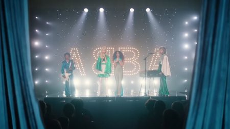  ABBA выпустила рождественский клип на новую песню Little Things
