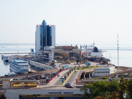 В районе одного из пляжей Одессы в Черном море обнаружили пятно нефтепродуктов 