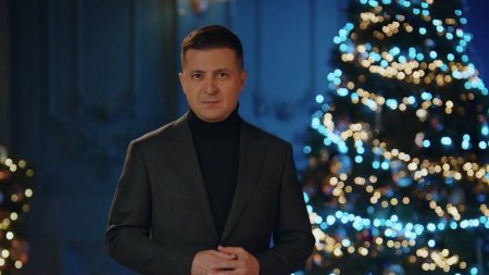 Зеленский перенес празднование Рождества на Украине на 25 декабря
