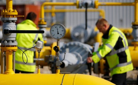 Цена на природный газ в Европе упала почти до трехлетнего минимума