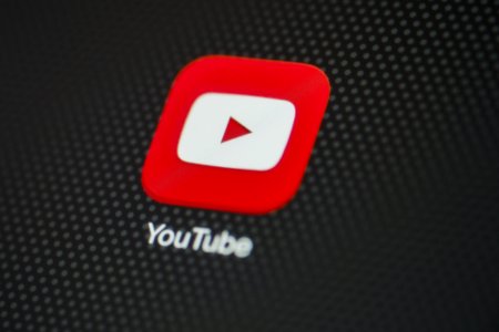 YouTube     2020 