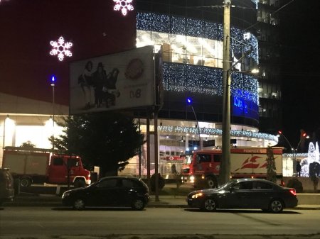 Неизвестные сообщили, что в кишиневском Молле заложена бомба (Обновлено) Неизвестные сообщили, что в кишиневском Молле заложена бомба (Обновлено)