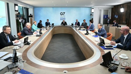  G7    